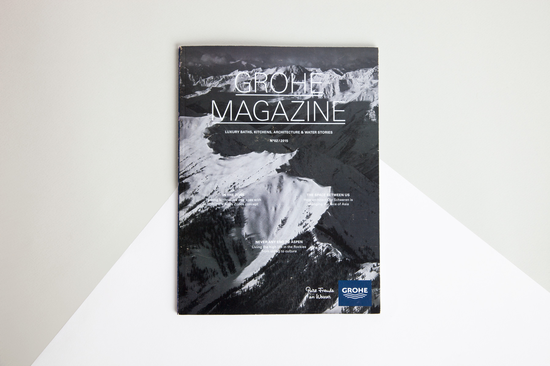 GROHE Magazine Cover mit Alpenpanorama – Editorial Design & Art Direction: Faible Creative