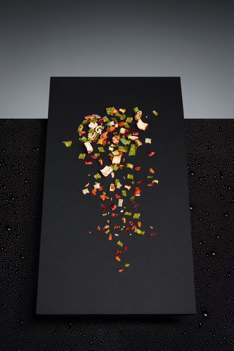 faible-creative-grohe-magazine-gewuerzflocken-schwarz-foto-christian-hagemann