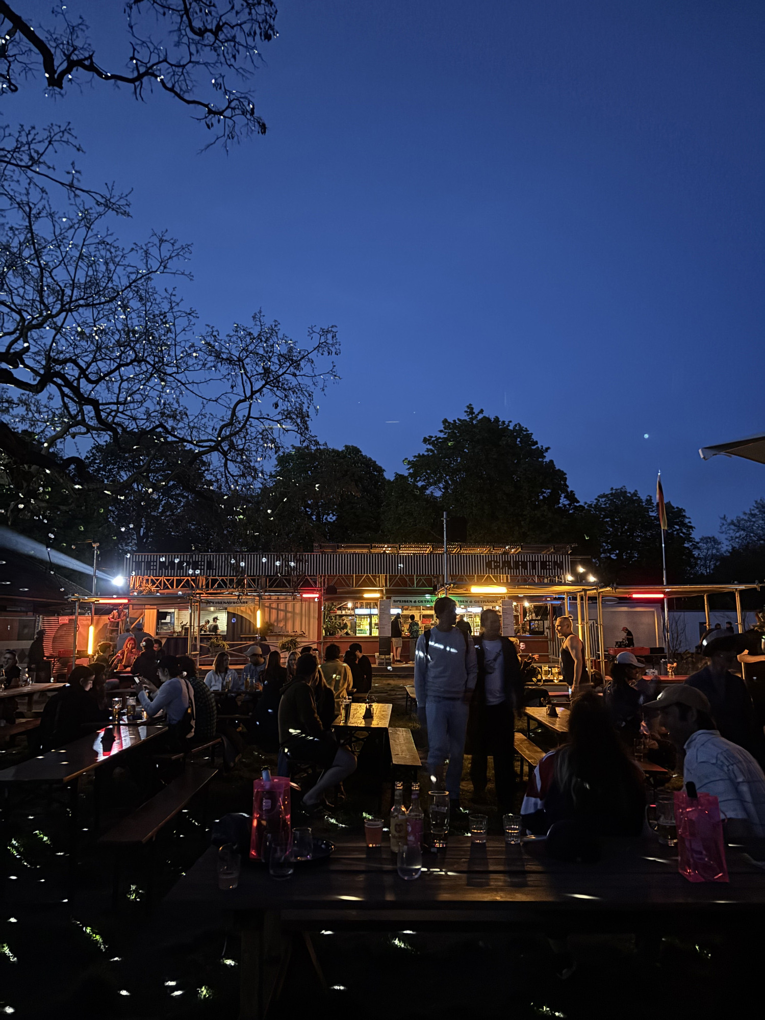 faible-creative-tempelgarten-branding-night-atmosphere-02